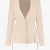 Aansluitende blazer met veter details