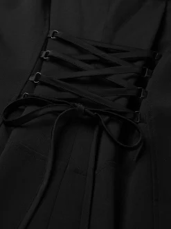 Aansluitende blazer met veter details