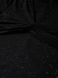 Aansluitende glitter jurk met detail op schouder