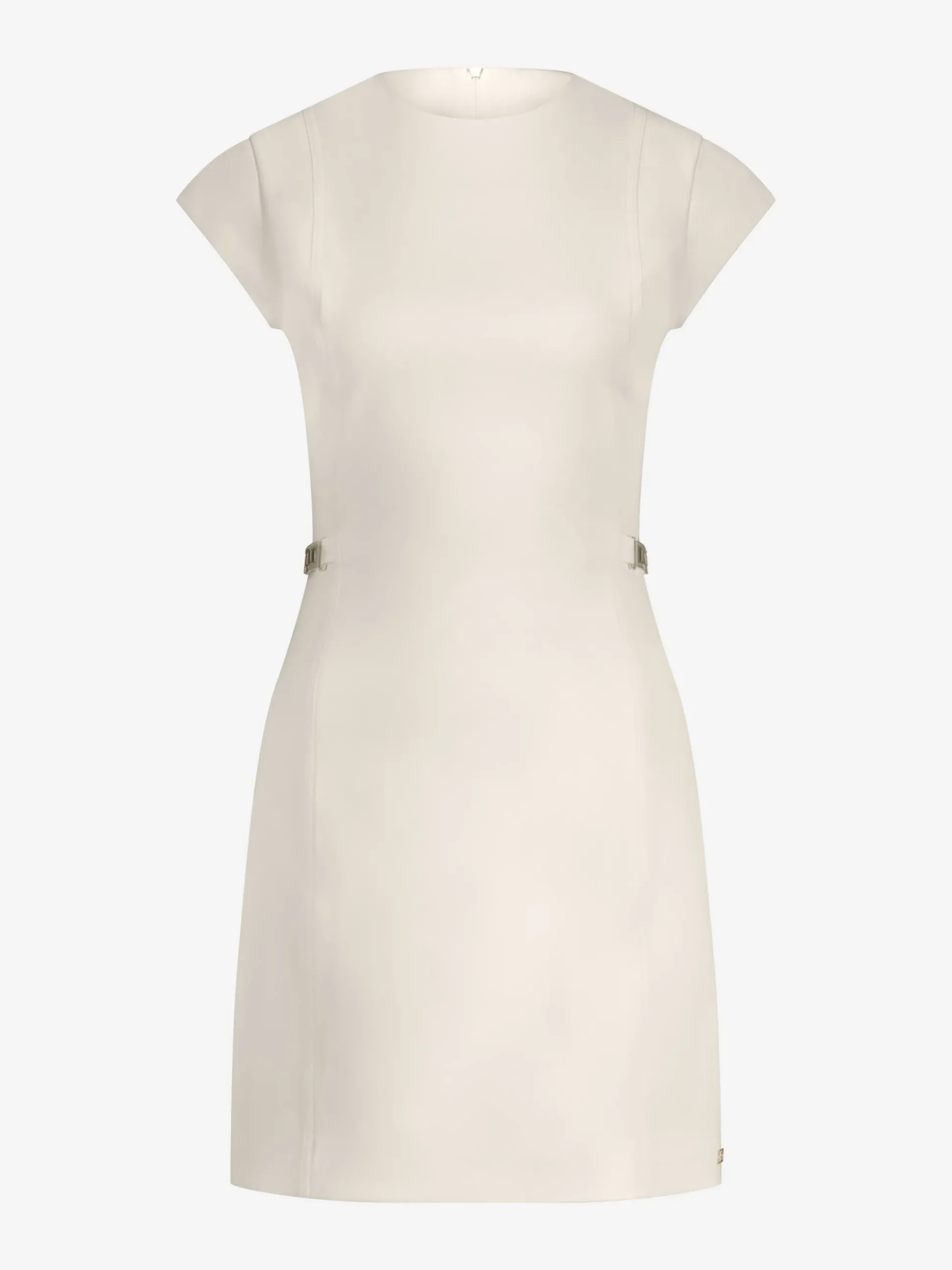 Aansluitende jurk met ketting details bij de taille