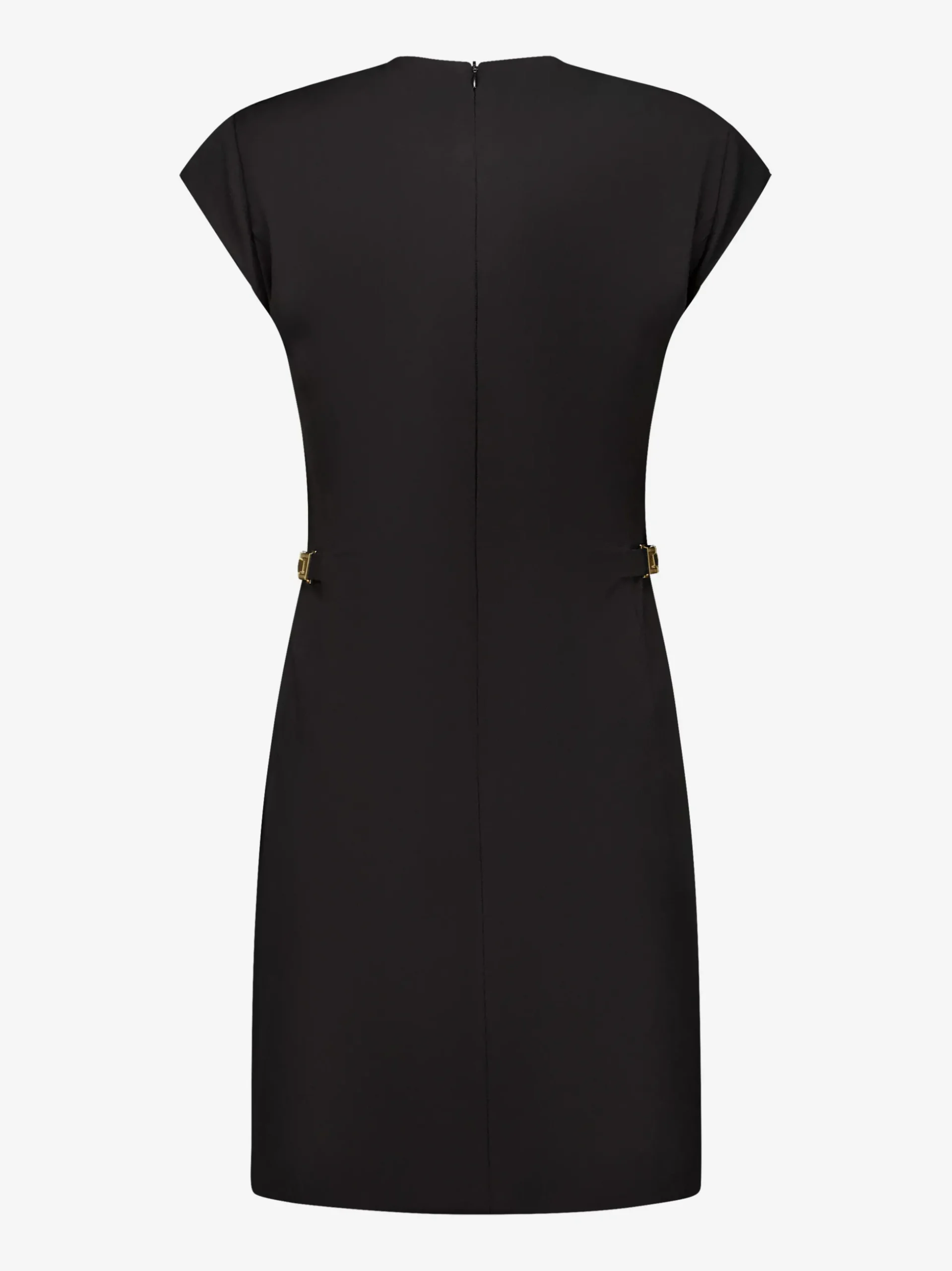 Aansluitende jurk met ketting details bij de taille
