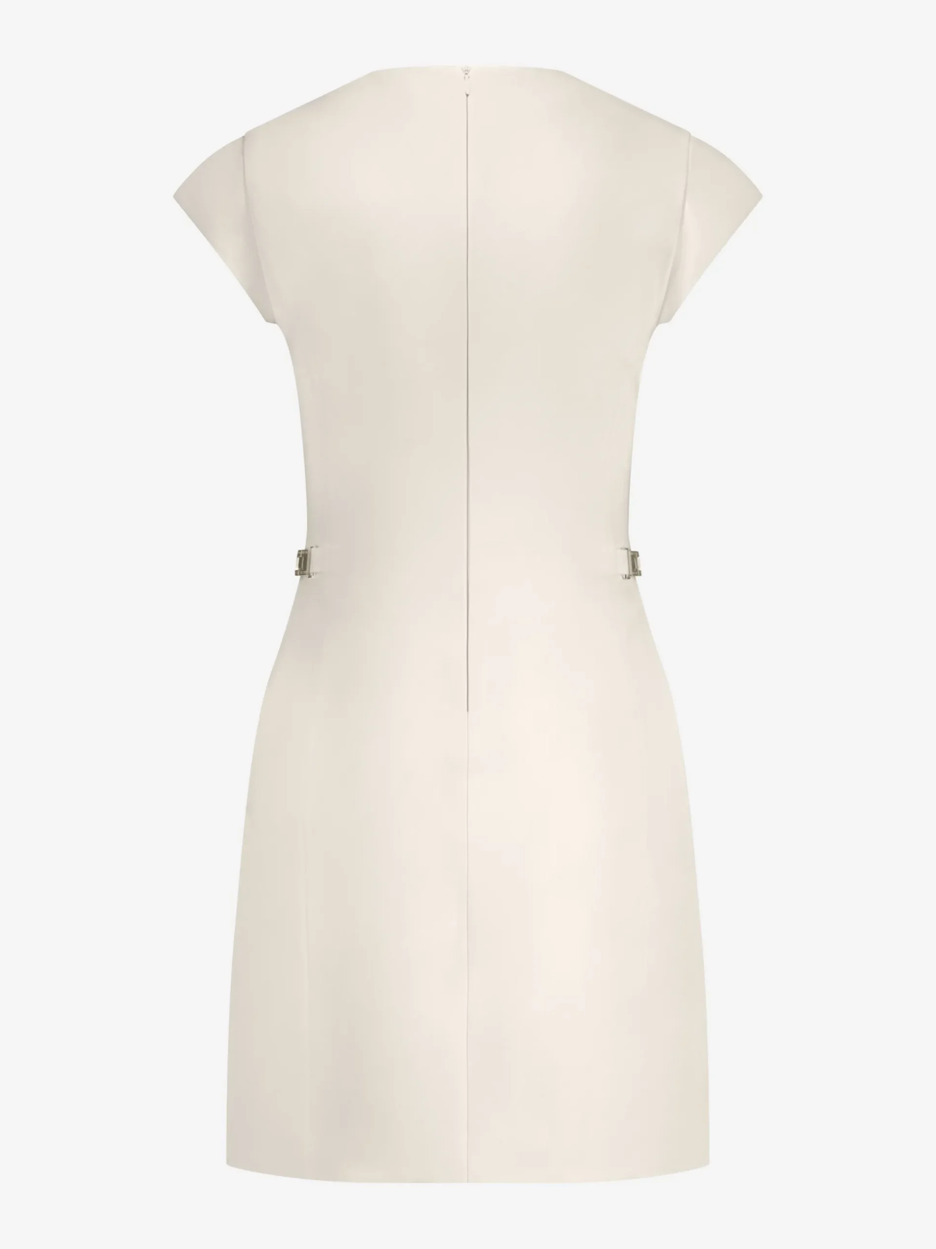 Aansluitende jurk met ketting details bij de taille