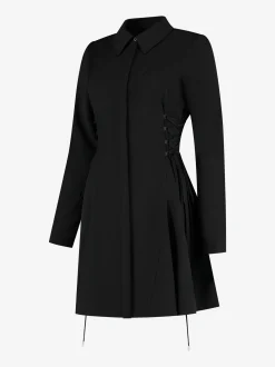 Aansluitende jurk met veter details