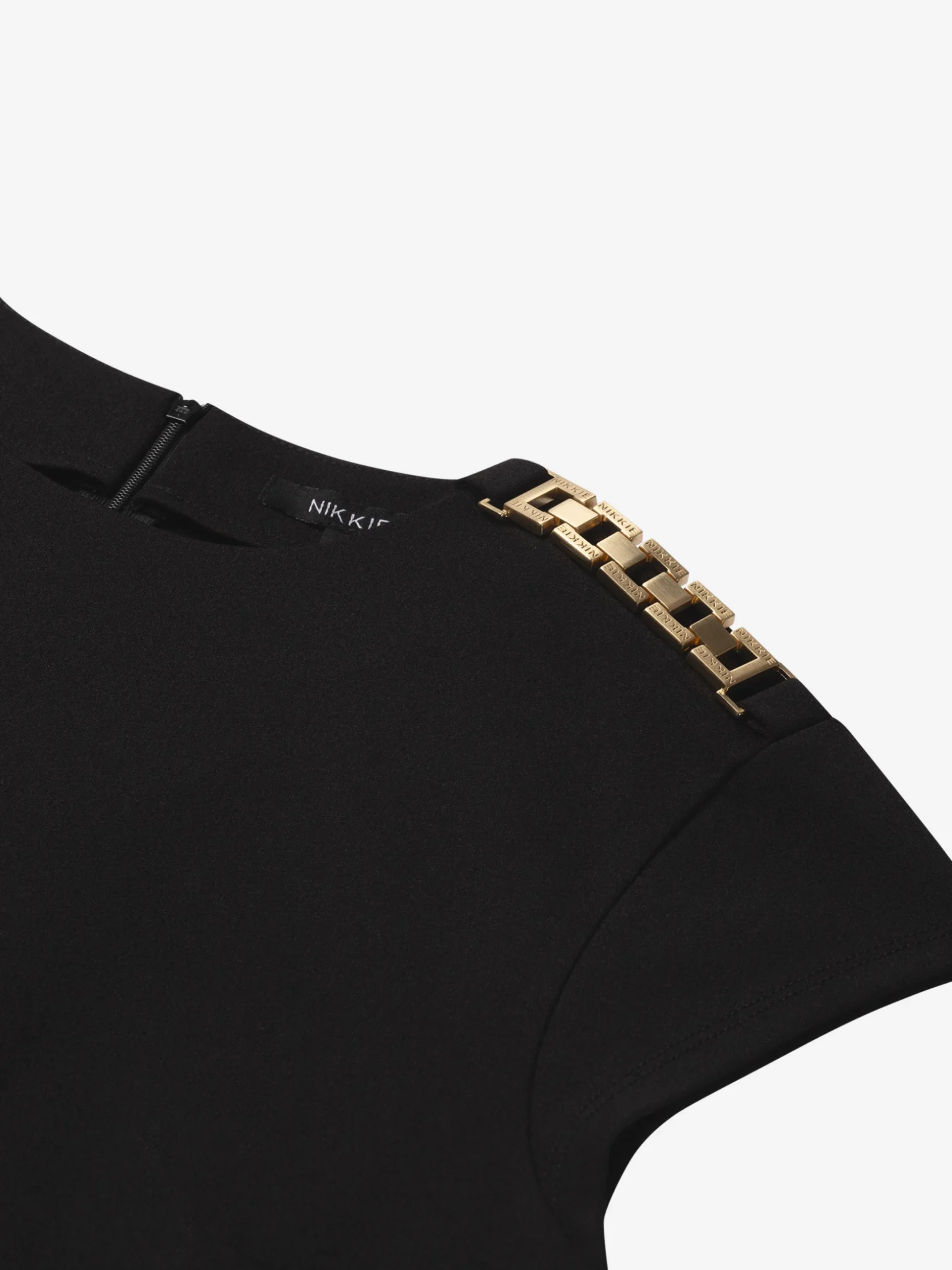 Aansluitende top met ketting detail
