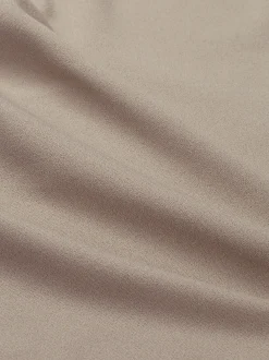 Aansluitende top met ketting detail