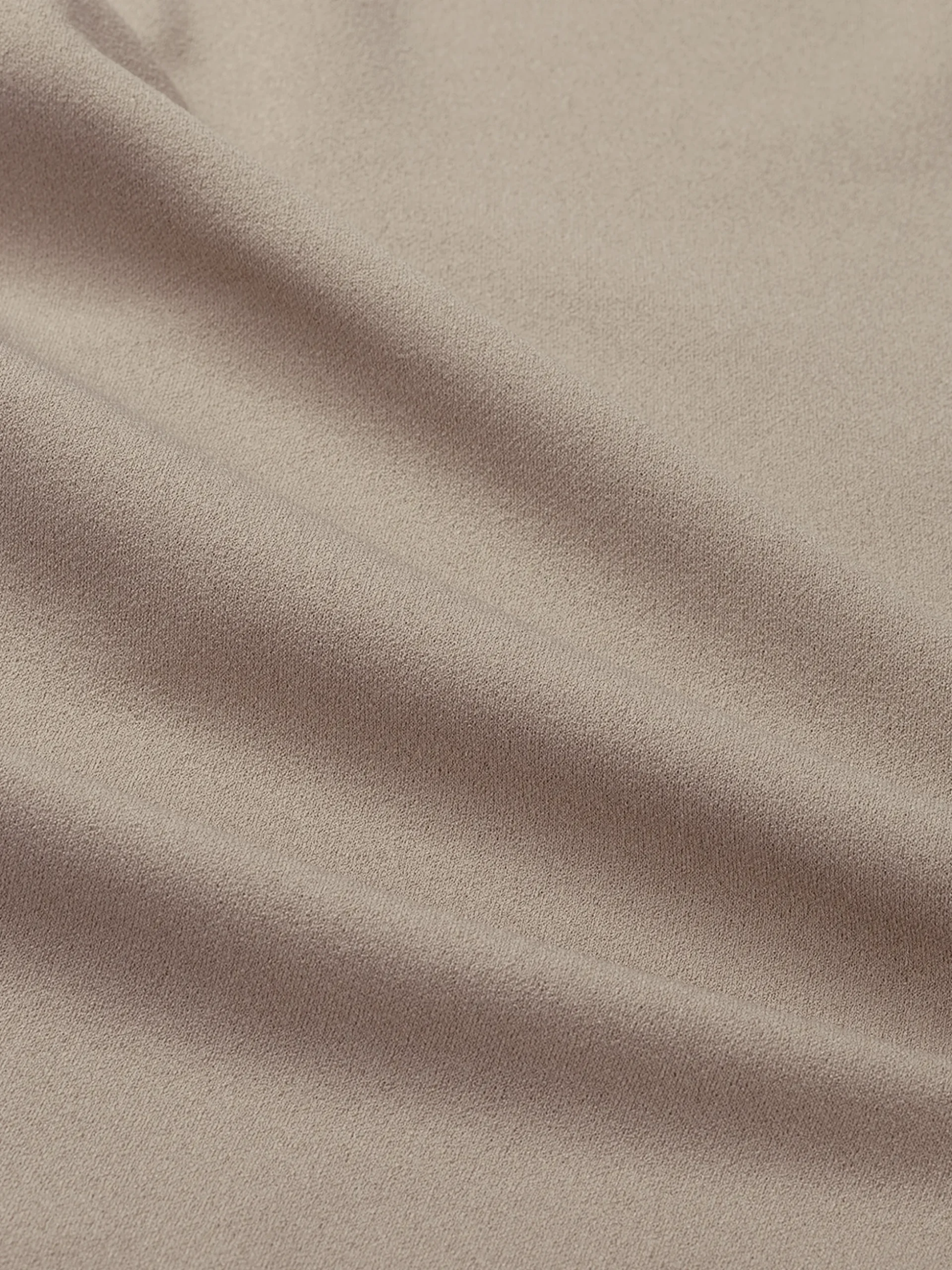 Aansluitende top met ketting detail