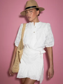 Broderie anglaise top met pofmouwen