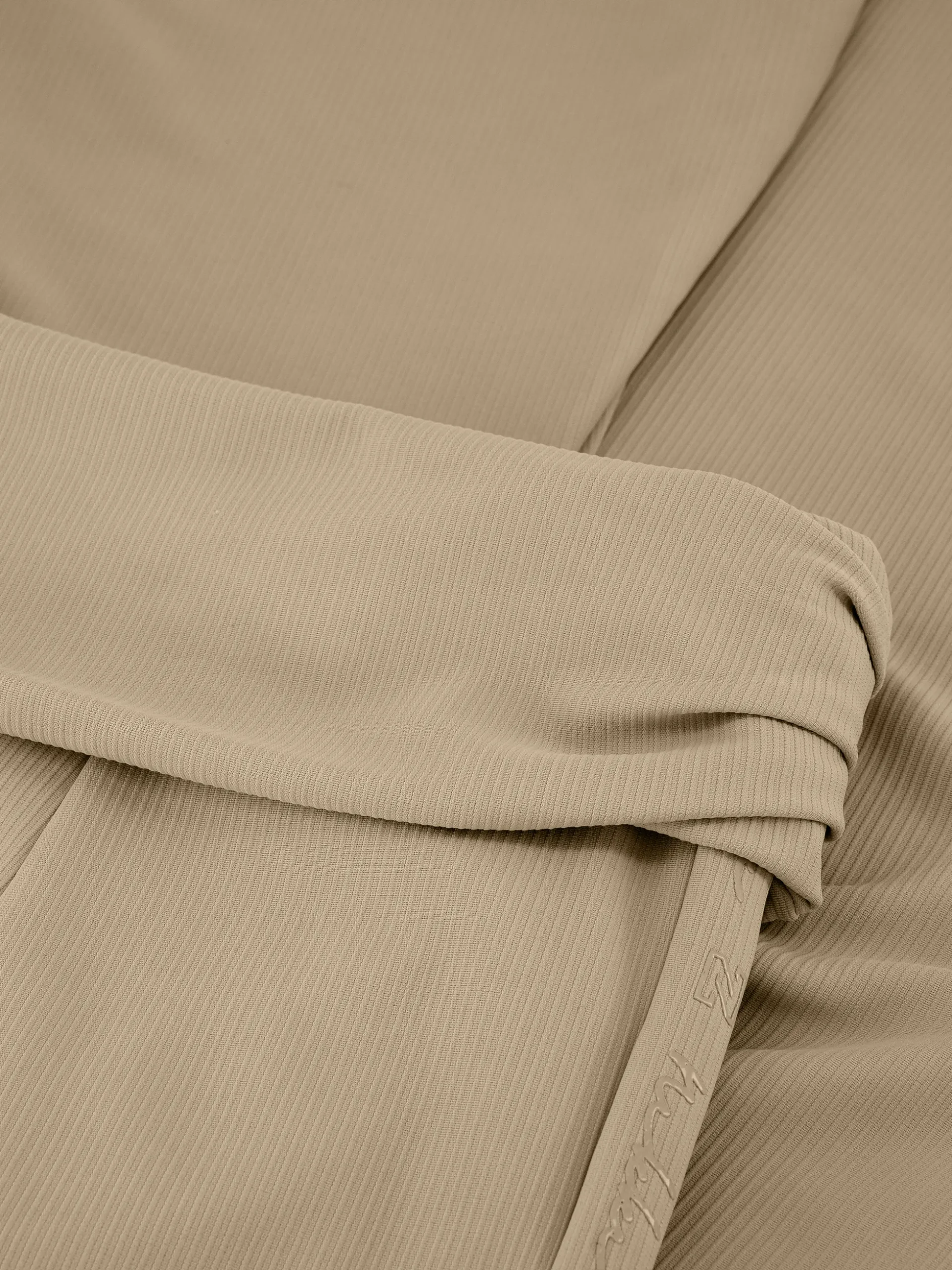 Geribbelde flared legging met omgeslagen taillerand