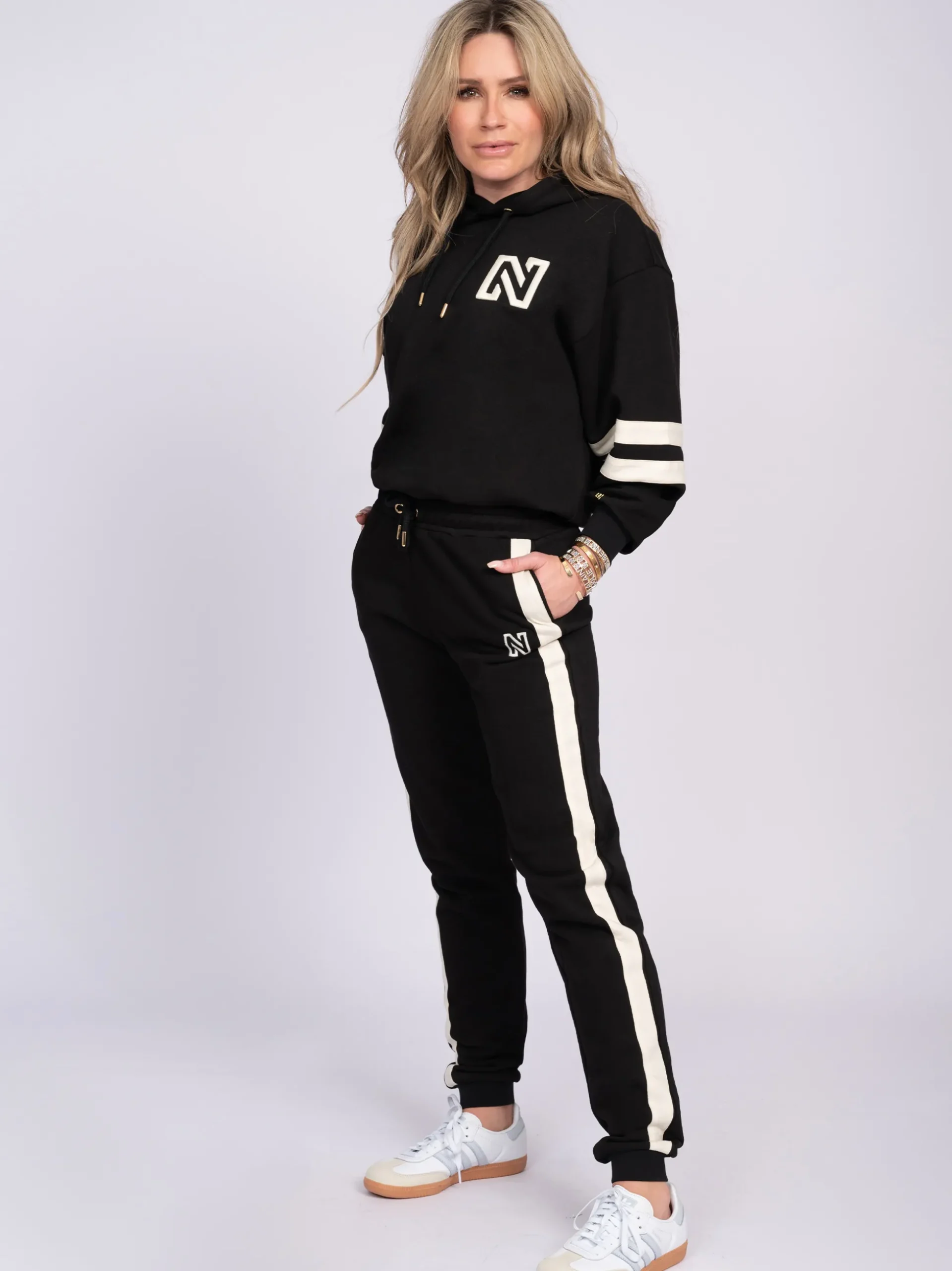 Joggingbroek met strepen aan zijkant