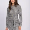 Jurk met logo patroon en ceintuur