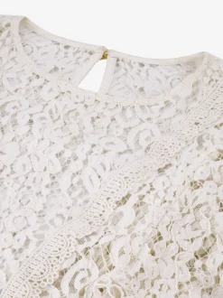 Kanten blouse met lusjes en een cape sleeve