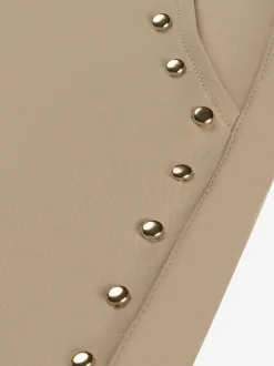 Korte aansluitende rok met decoratieve studs