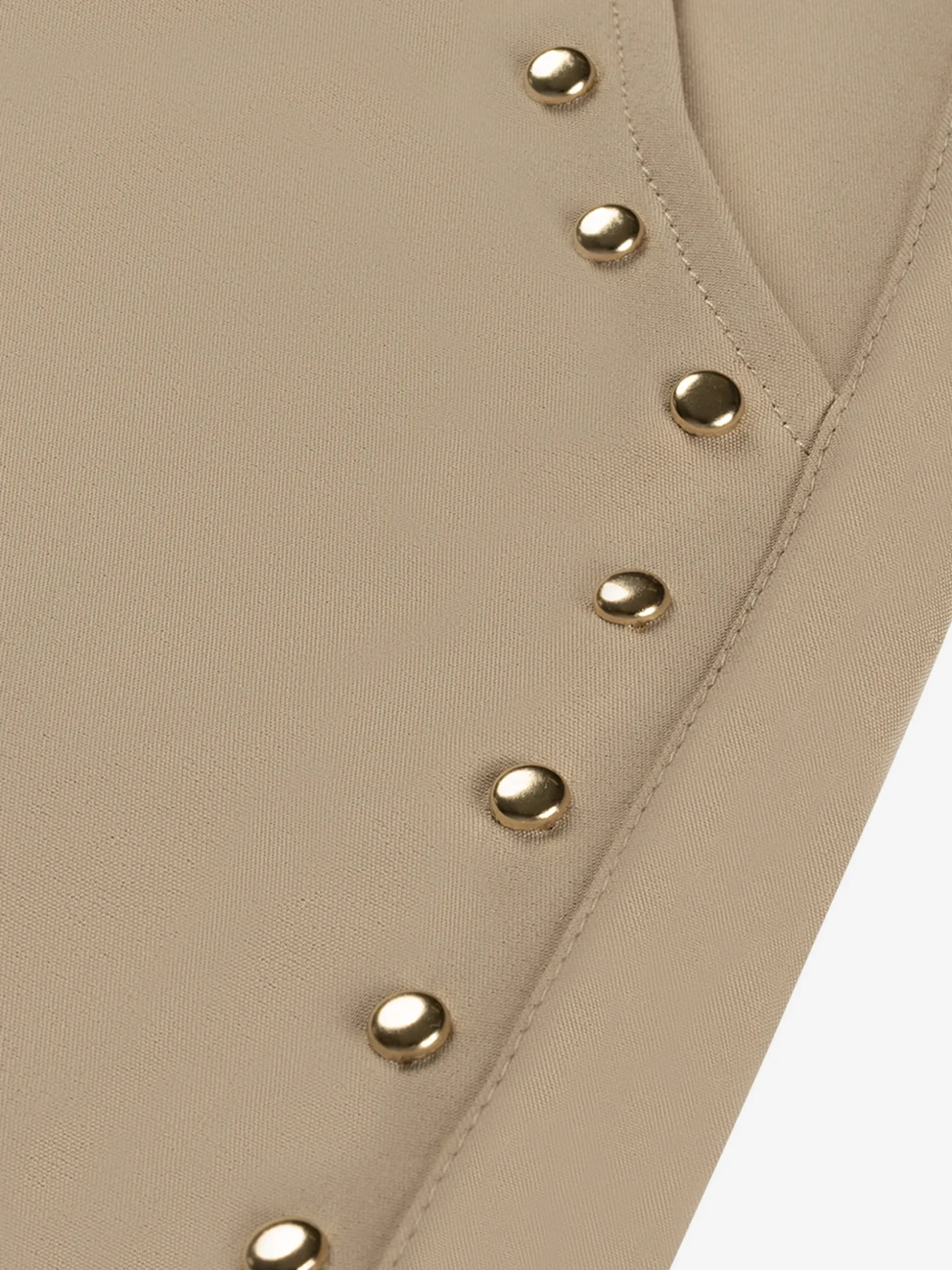 Korte aansluitende rok met decoratieve studs