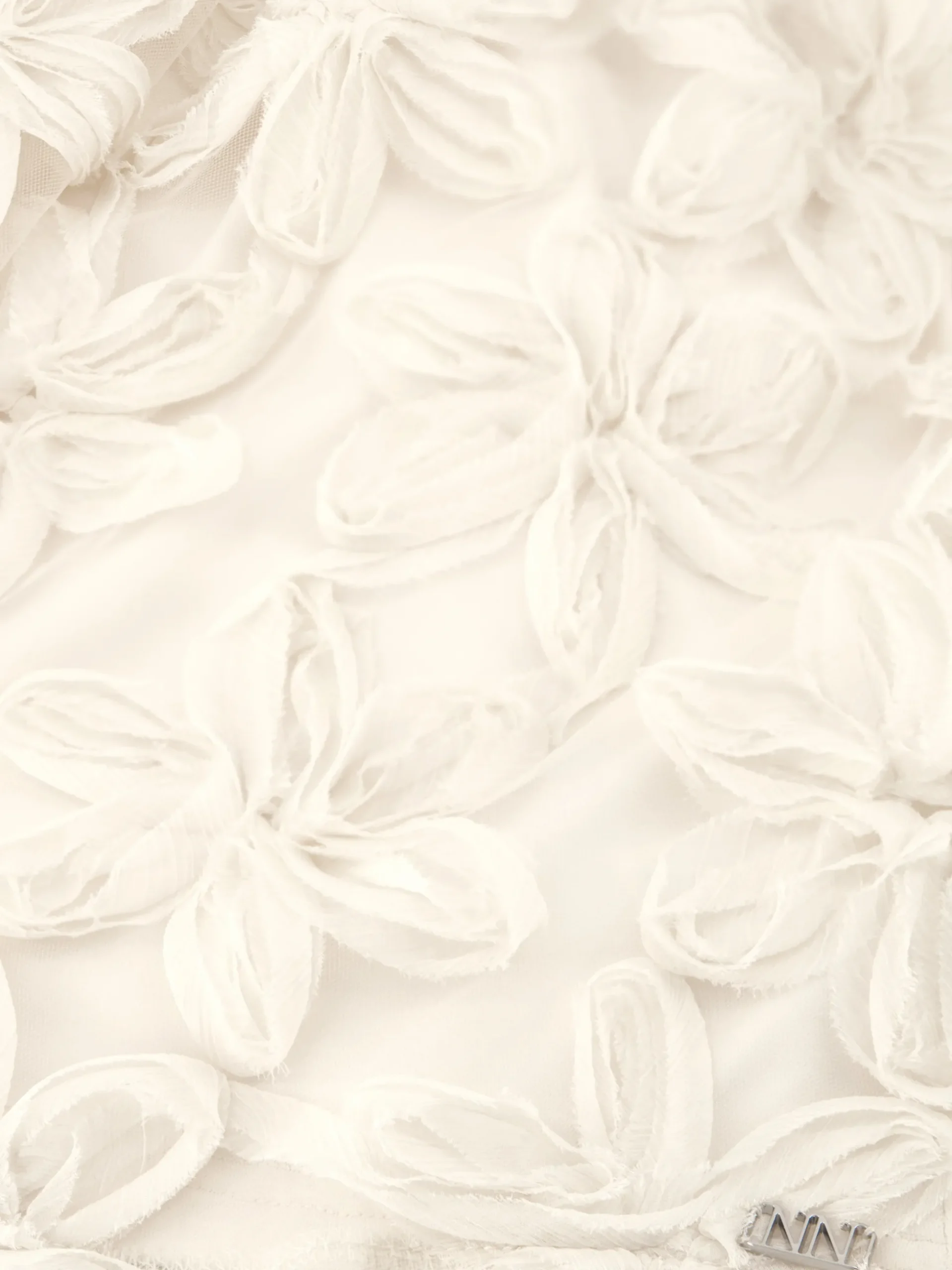 Korte rok met geborduurde bloemen