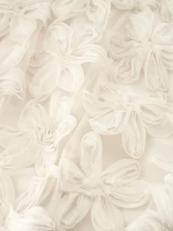 Korte rok met geborduurde bloemen
