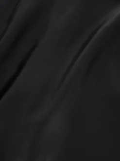 Korte skort van imitatieleer met hart detail