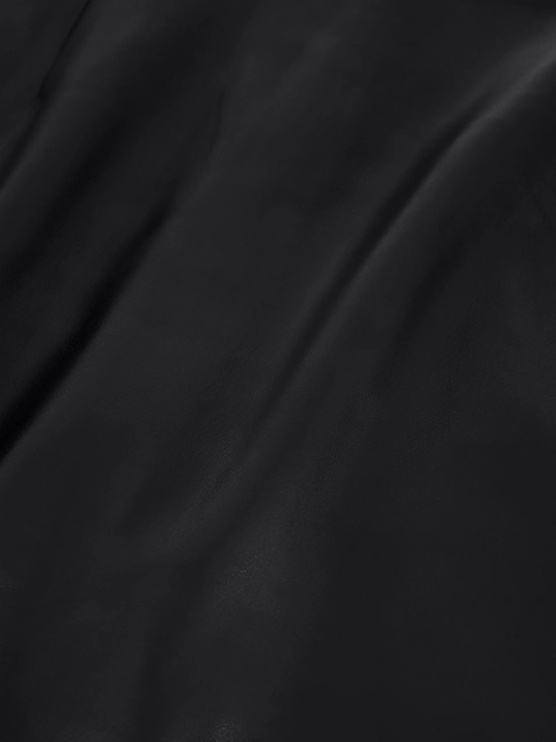 Korte skort van imitatieleer met hart detail