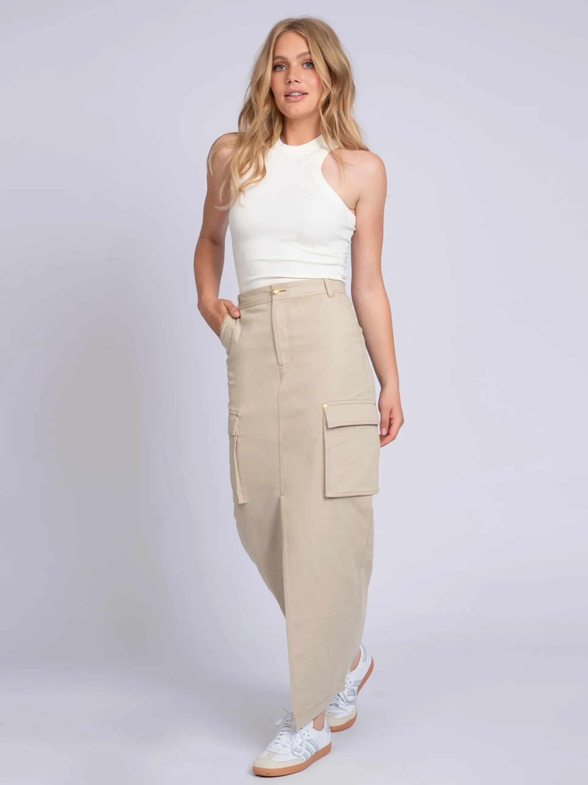 Lange denim rok met split en klepzakken