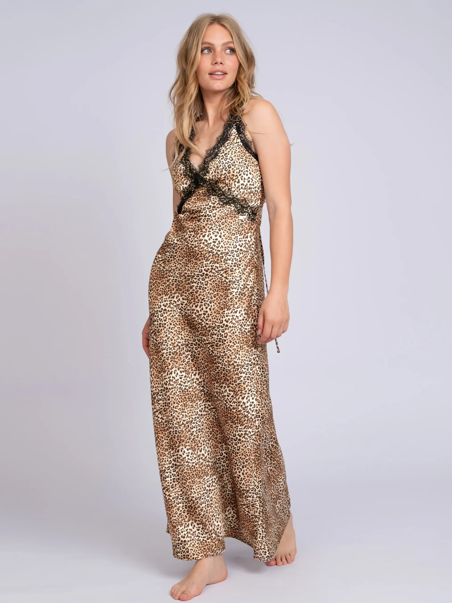 Lange satijnlook jurk met luipaardprint en kanten details