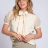 Losvallende blouse met pofmouwen en strikdetail