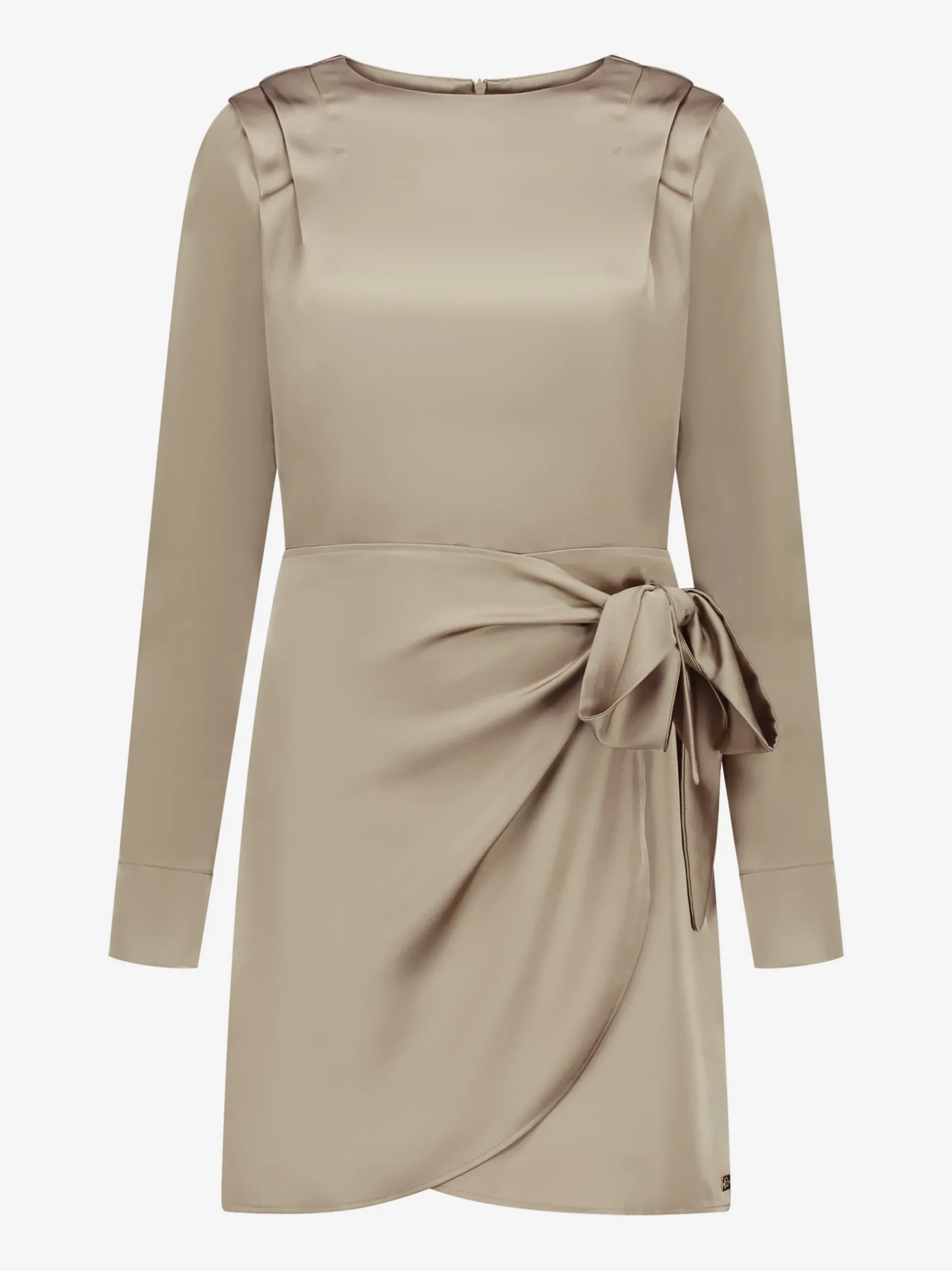 Satijnlook wikkeljurk met schouderdetails