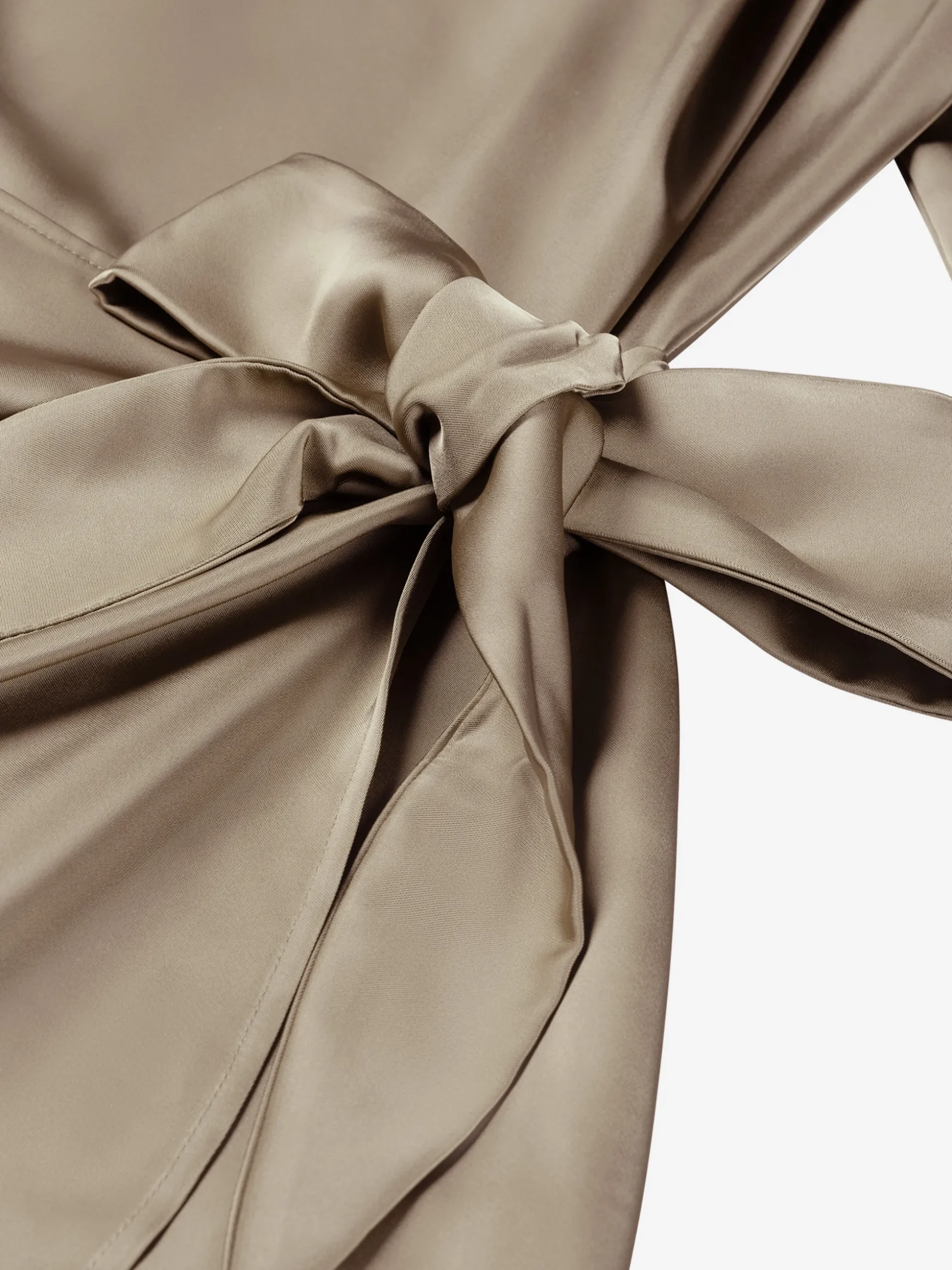 Satijnlook wikkeljurk met schouderdetails