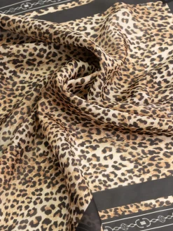 Sjaal met luipaardprint en logo details