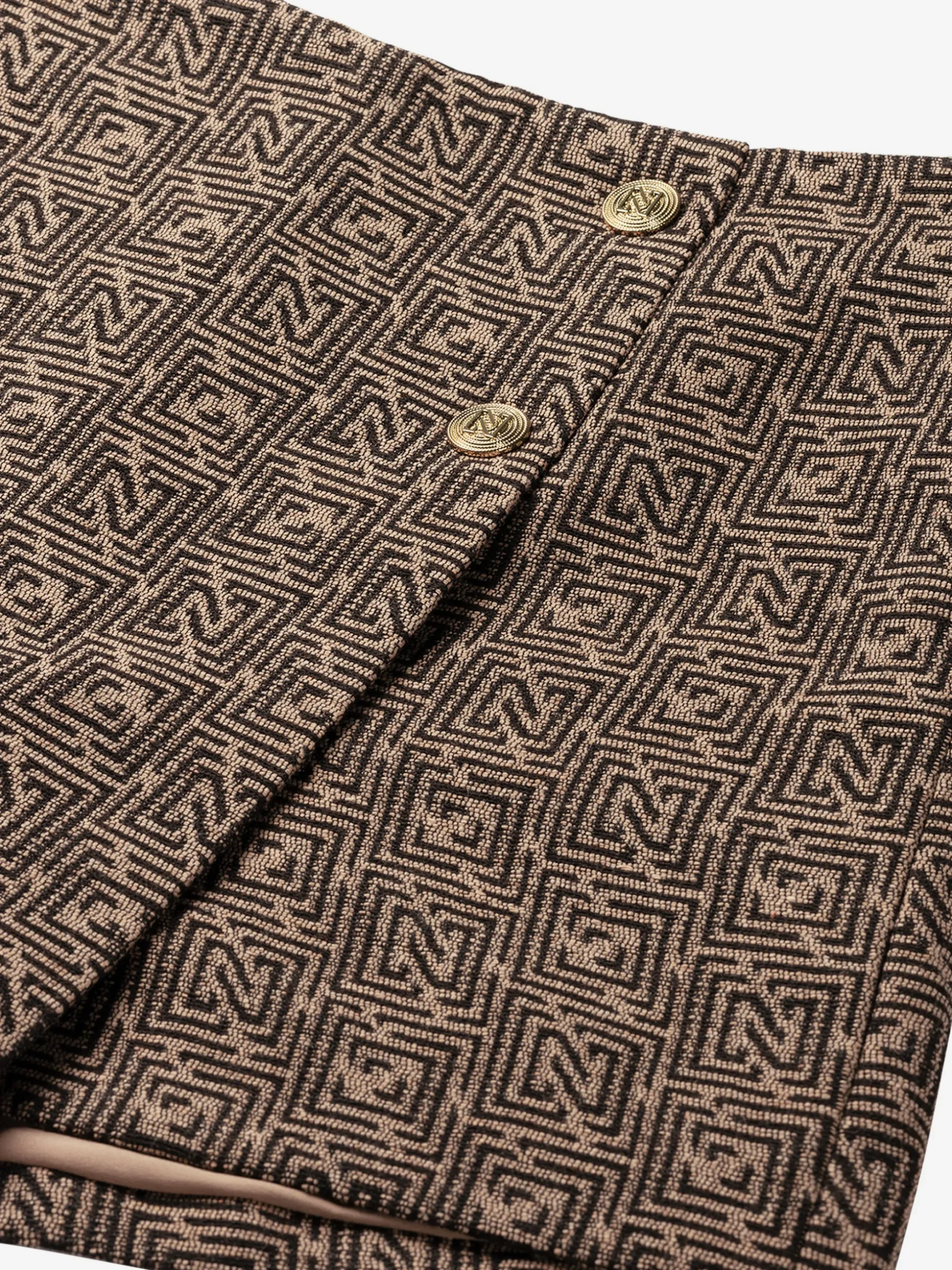 Skort met logo patroon en sierknopen