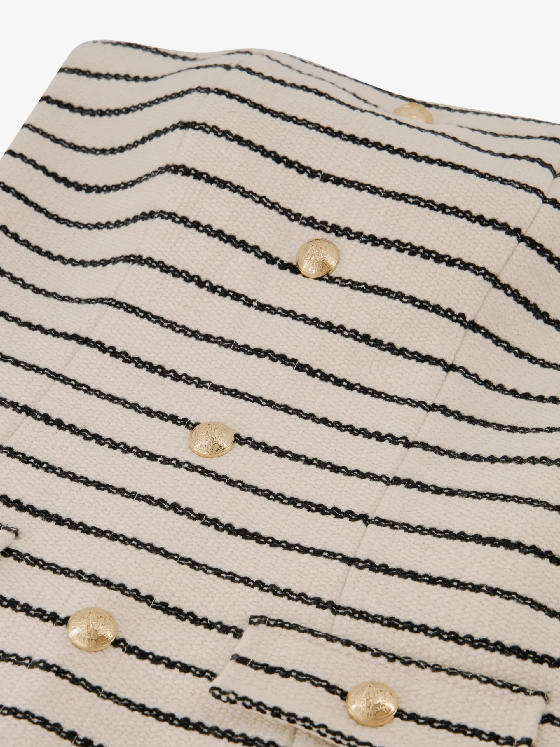Strapless jurk met gestreept patroon en N-knopen
