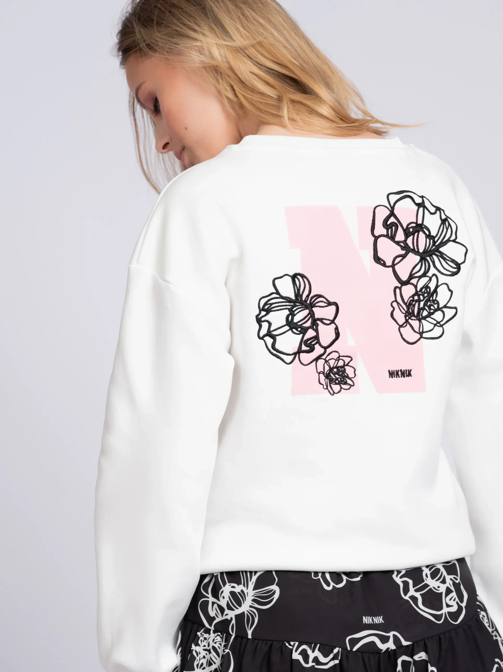 Sweater met grafisch logo en bloemenprint