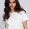 T-shirt met ketting detail bij hals